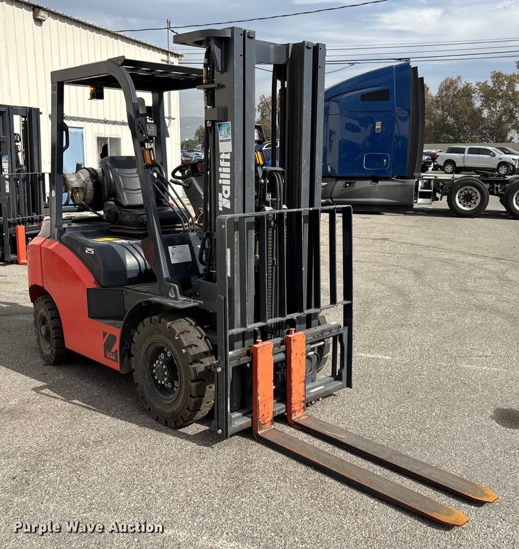 image for item YA1014 Tailift PFG25 forklift