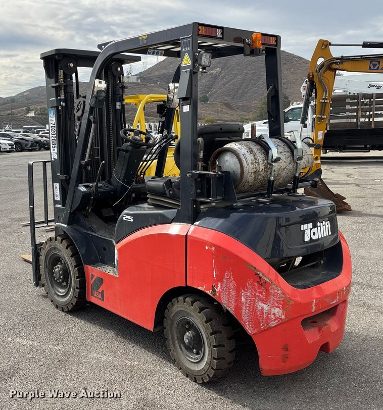 image for item YA1014 Tailift PFG25 forklift