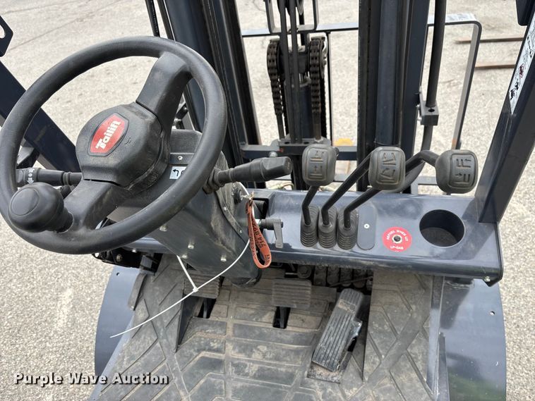 image for item YA1014 Tailift PFG25 forklift