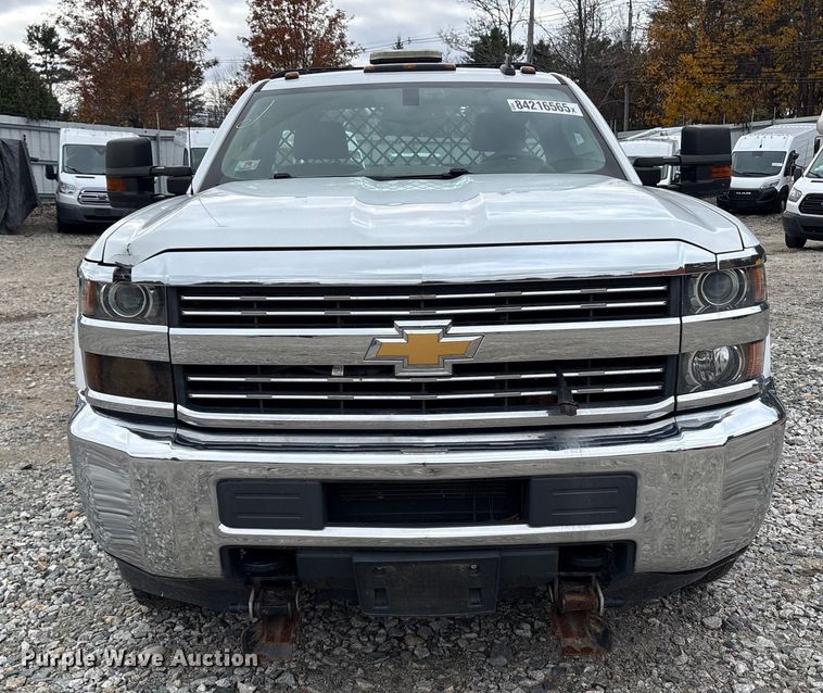 image for item YA1187 2016 Chevrolet Silverado 3500HD flatbed pickup truck