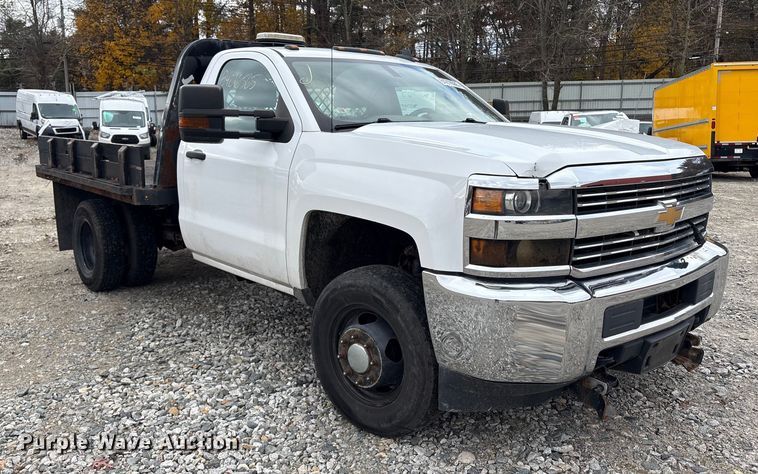 image for item YA1187 2016 Chevrolet Silverado 3500HD flatbed pickup truck