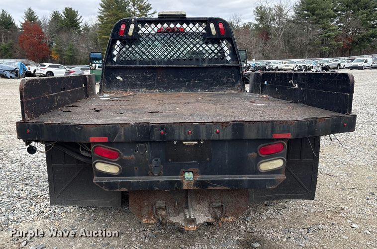 image for item YA1187 2016 Chevrolet Silverado 3500HD flatbed pickup truck