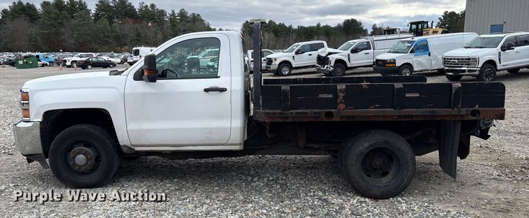 image for item YA1187 2016 Chevrolet Silverado 3500HD flatbed pickup truck