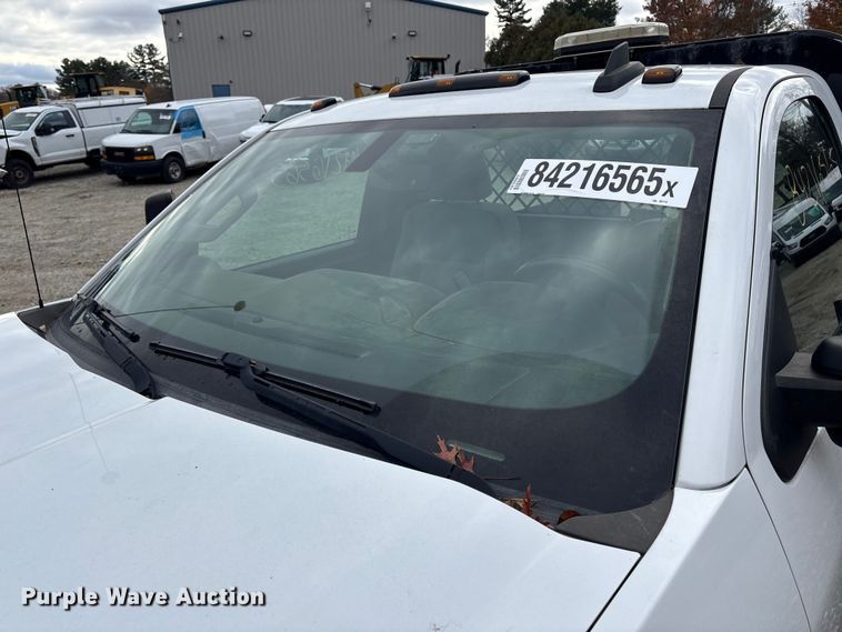 image for item YA1187 2016 Chevrolet Silverado 3500HD flatbed pickup truck