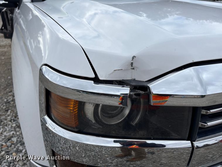 image for item YA1187 2016 Chevrolet Silverado 3500HD flatbed pickup truck