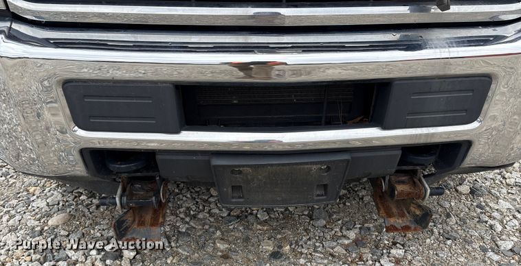 image for item YA1187 2016 Chevrolet Silverado 3500HD flatbed pickup truck