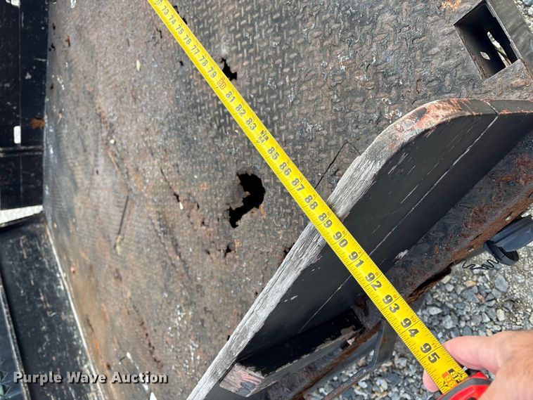 image for item YA1187 2016 Chevrolet Silverado 3500HD flatbed pickup truck