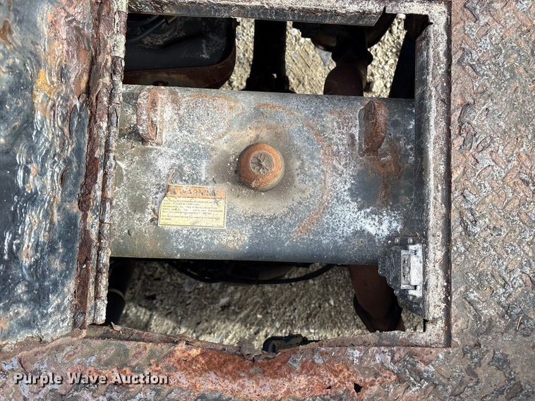 image for item YA1187 2016 Chevrolet Silverado 3500HD flatbed pickup truck