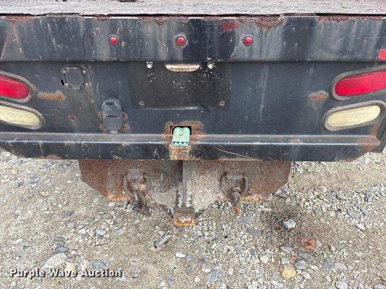 image for item YA1187 2016 Chevrolet Silverado 3500HD flatbed pickup truck