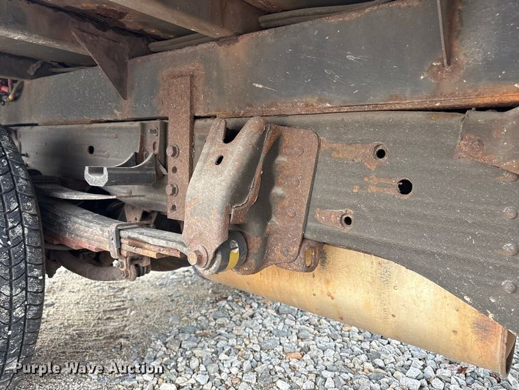 image for item YA1187 2016 Chevrolet Silverado 3500HD flatbed pickup truck