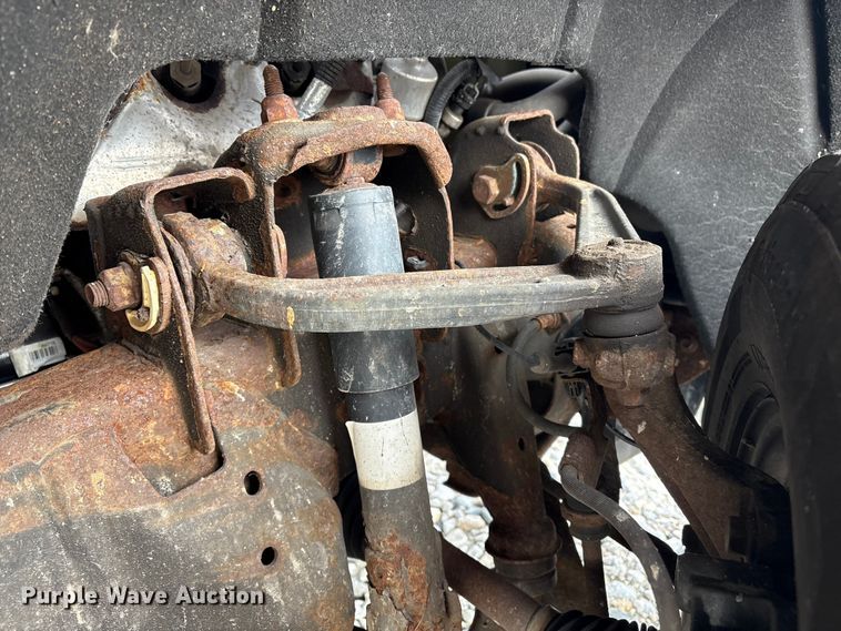 image for item YA1187 2016 Chevrolet Silverado 3500HD flatbed pickup truck