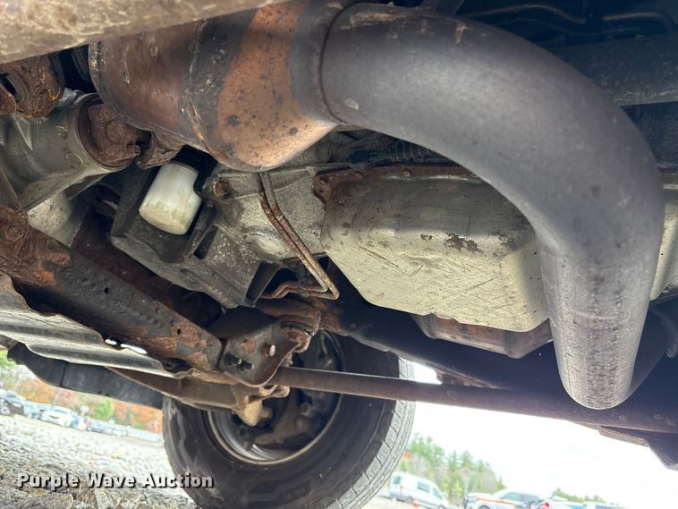 image for item YA1187 2016 Chevrolet Silverado 3500HD flatbed pickup truck