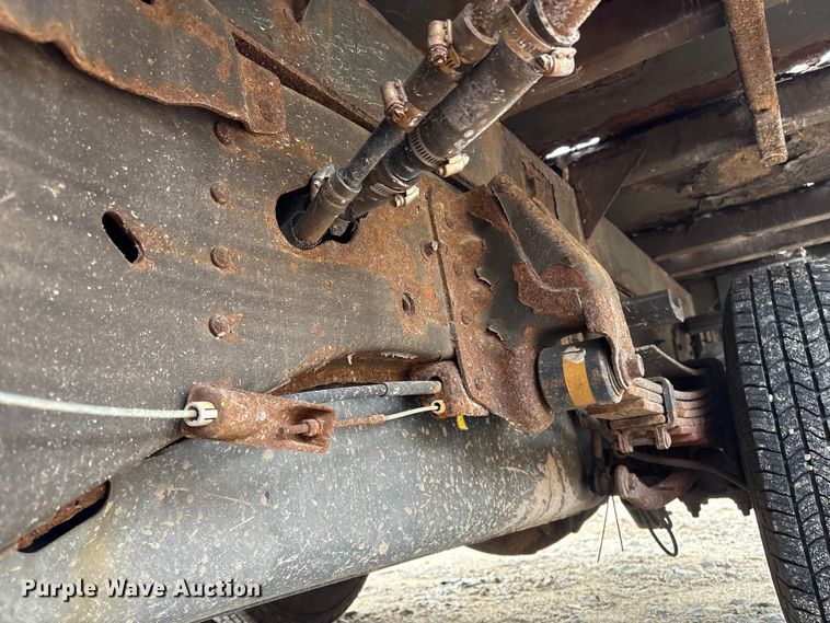 image for item YA1187 2016 Chevrolet Silverado 3500HD flatbed pickup truck