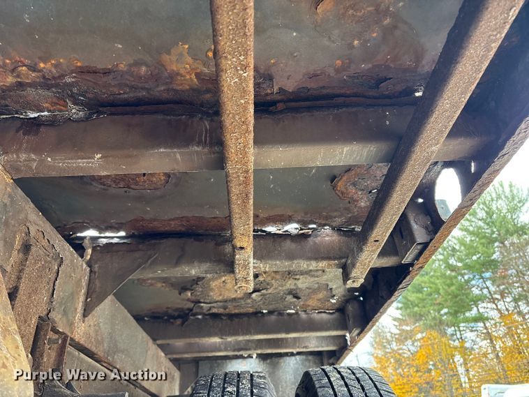 image for item YA1187 2016 Chevrolet Silverado 3500HD flatbed pickup truck