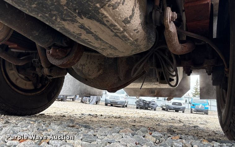 image for item YA1187 2016 Chevrolet Silverado 3500HD flatbed pickup truck