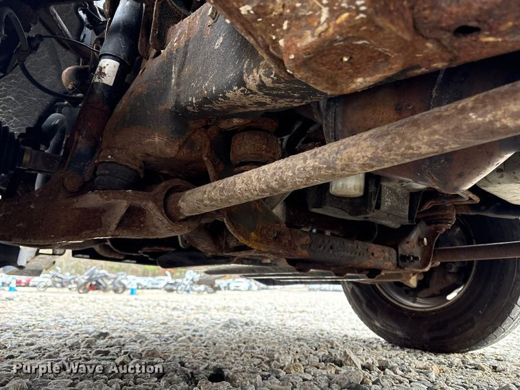 image for item YA1187 2016 Chevrolet Silverado 3500HD flatbed pickup truck