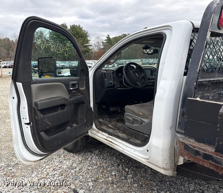 image for item YA1187 2016 Chevrolet Silverado 3500HD flatbed pickup truck