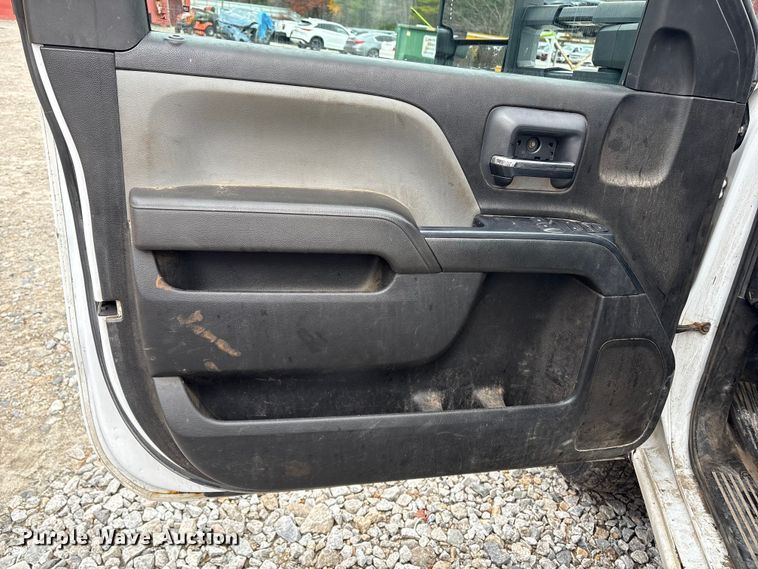 image for item YA1187 2016 Chevrolet Silverado 3500HD flatbed pickup truck