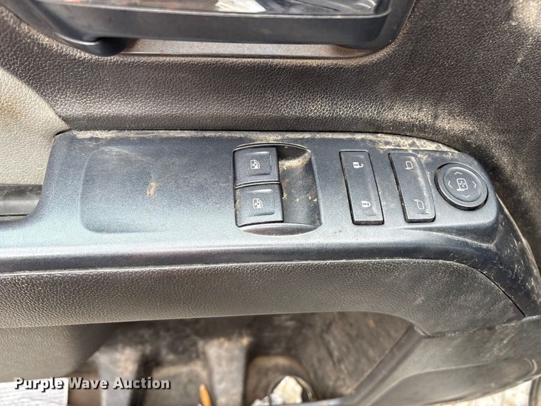 image for item YA1187 2016 Chevrolet Silverado 3500HD flatbed pickup truck