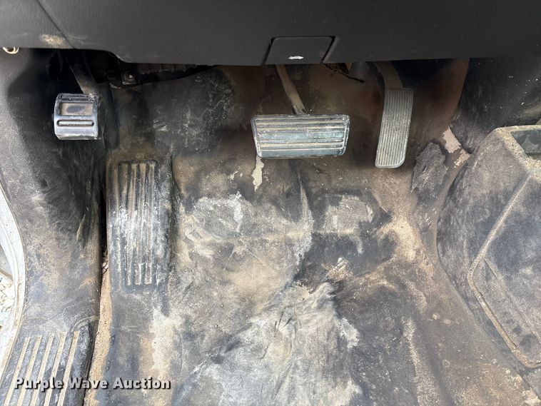 image for item YA1187 2016 Chevrolet Silverado 3500HD flatbed pickup truck