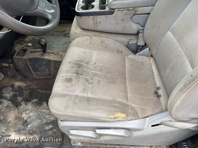 image for item YA1187 2016 Chevrolet Silverado 3500HD flatbed pickup truck