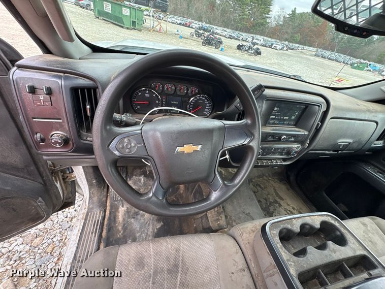 image for item YA1187 2016 Chevrolet Silverado 3500HD flatbed pickup truck