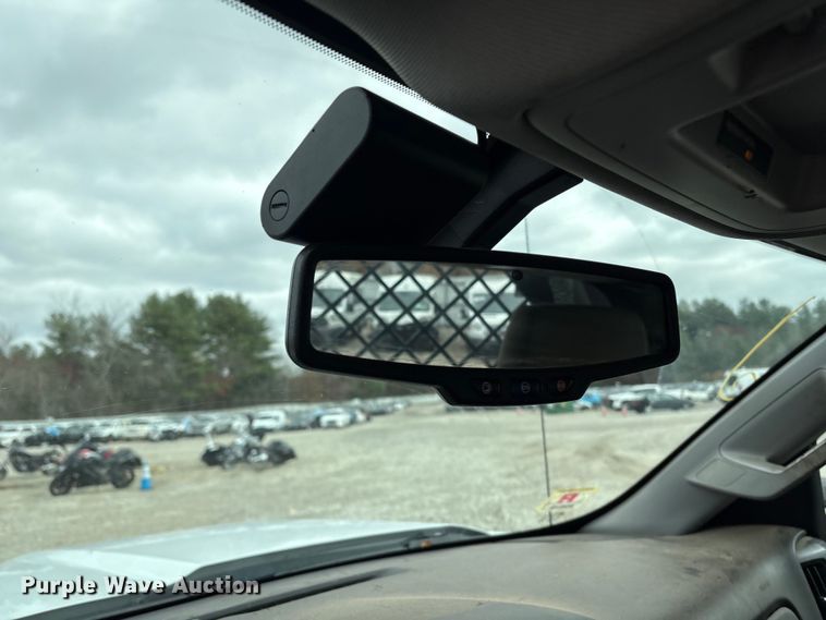 image for item YA1187 2016 Chevrolet Silverado 3500HD flatbed pickup truck