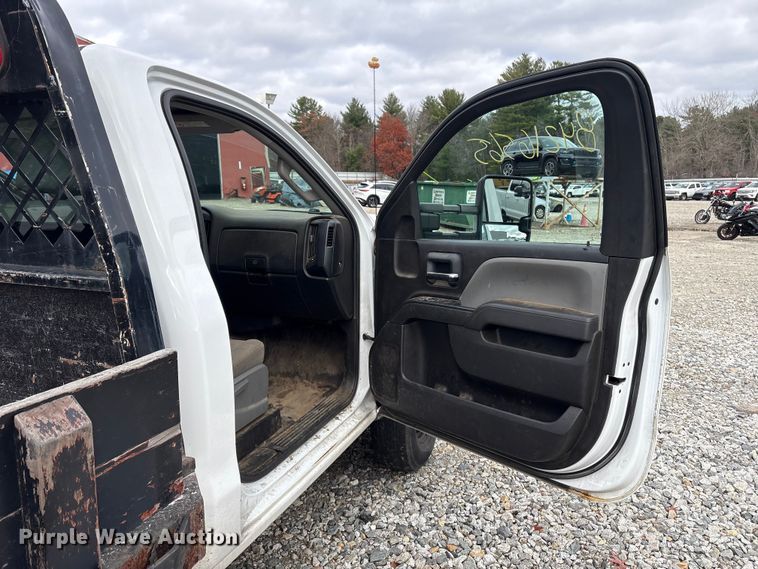 image for item YA1187 2016 Chevrolet Silverado 3500HD flatbed pickup truck