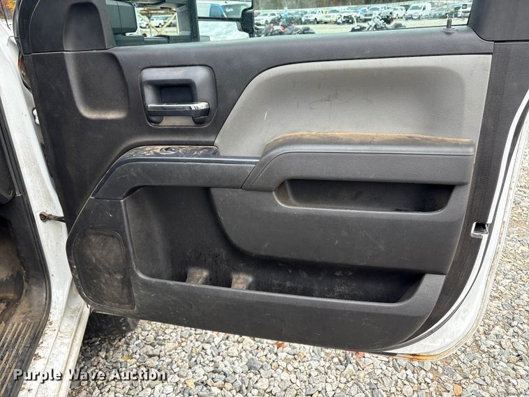 image for item YA1187 2016 Chevrolet Silverado 3500HD flatbed pickup truck