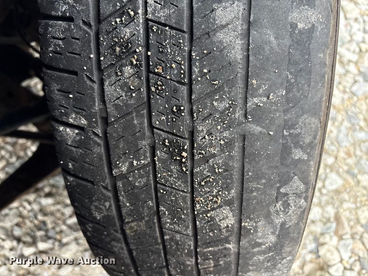 image for item YA1187 2016 Chevrolet Silverado 3500HD flatbed pickup truck