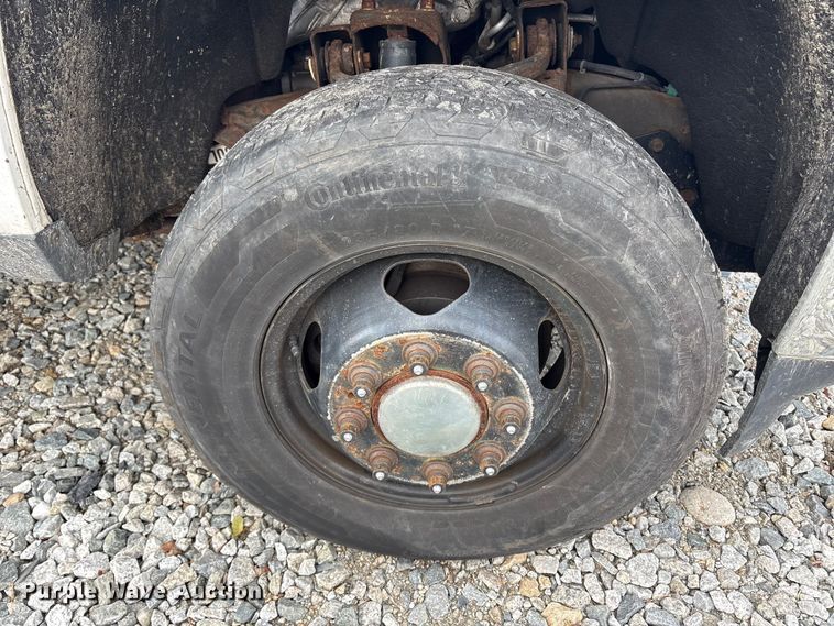 image for item YA1187 2016 Chevrolet Silverado 3500HD flatbed pickup truck