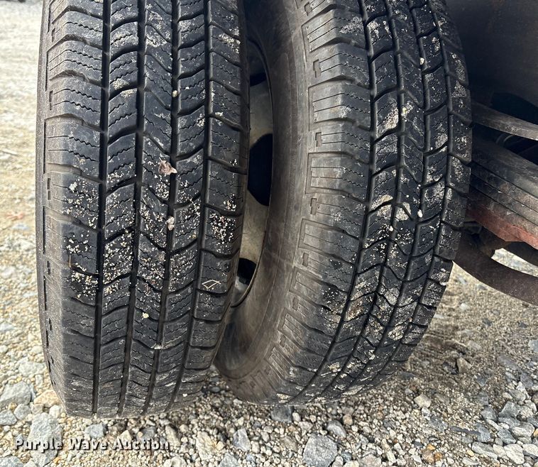 image for item YA1187 2016 Chevrolet Silverado 3500HD flatbed pickup truck