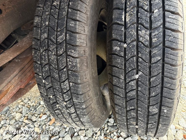 image for item YA1187 2016 Chevrolet Silverado 3500HD flatbed pickup truck