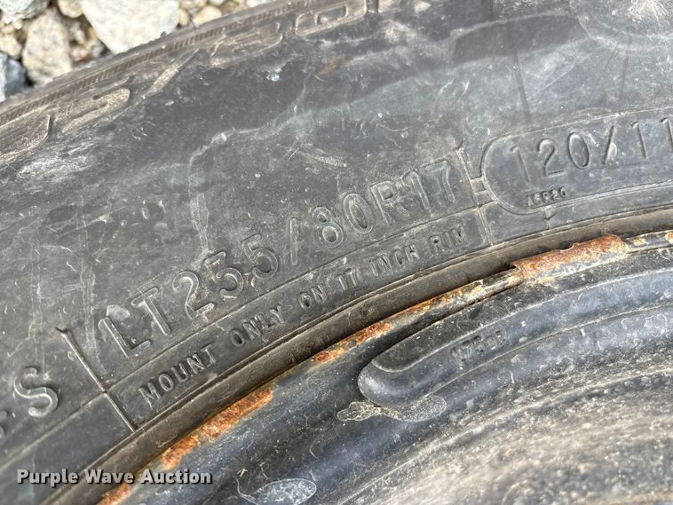 image for item YA1187 2016 Chevrolet Silverado 3500HD flatbed pickup truck