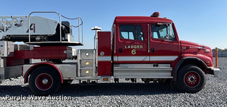 image for item YA1212 2000 Freightliner FL112 tractor-drawn aerial fire truck