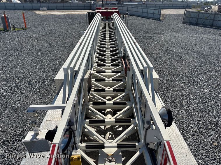 image for item YA1212 2000 Freightliner FL112 tractor-drawn aerial fire truck