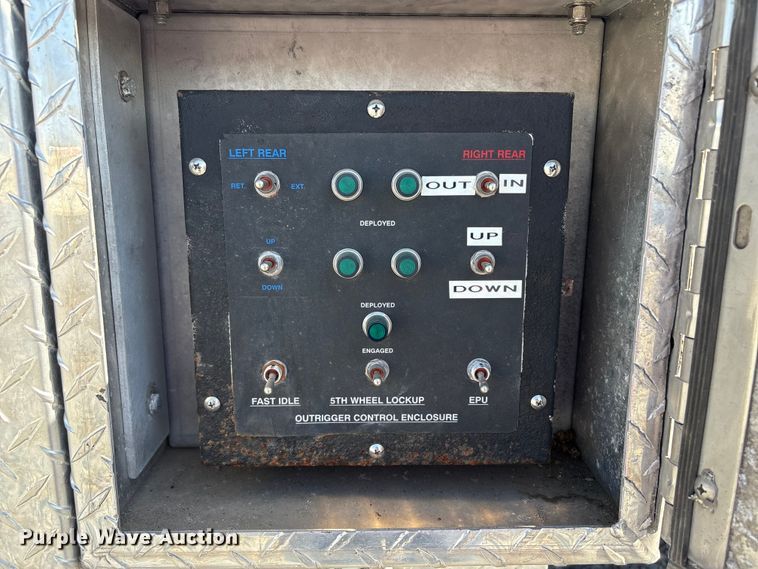 image for item YA1212 2000 Freightliner FL112 tractor-drawn aerial fire truck