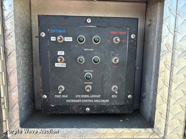 image for item YA1212 2000 Freightliner FL112 tractor-drawn aerial fire truck