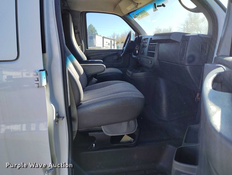 image for item YA1397 2014 GMC Savana G2500 van