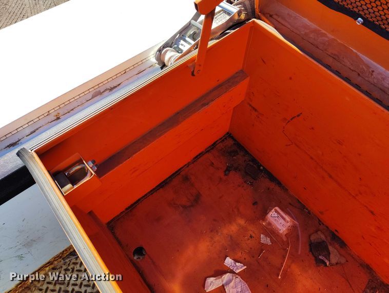 image for item YA1402 2016 Chevrolet Silverado 2500HD utility bed pickup truck