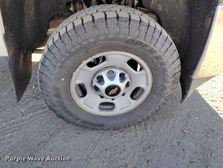 image for item YA1402 2016 Chevrolet Silverado 2500HD utility bed pickup truck