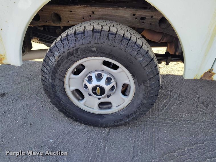 image for item YA1402 2016 Chevrolet Silverado 2500HD utility bed pickup truck