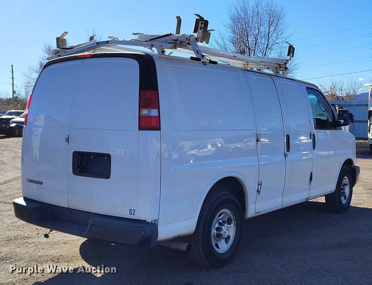 image for item YA1403 2016 Chevrolet Express 2500 van