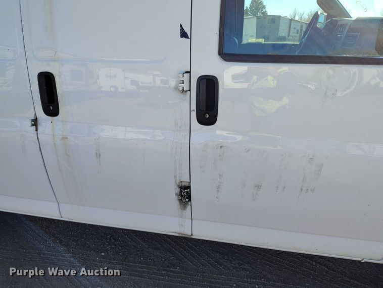 image for item YA1403 2016 Chevrolet Express 2500 van