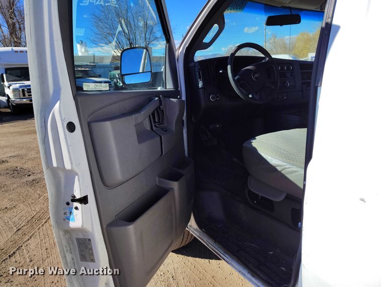 image for item YA1403 2016 Chevrolet Express 2500 van