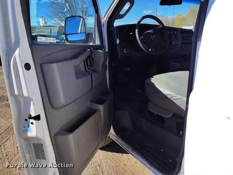 image for item YA1403 2016 Chevrolet Express 2500 van