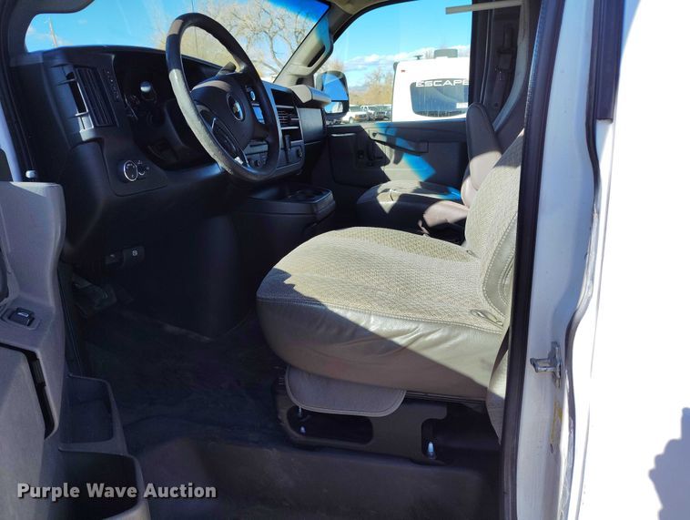 image for item YA1403 2016 Chevrolet Express 2500 van