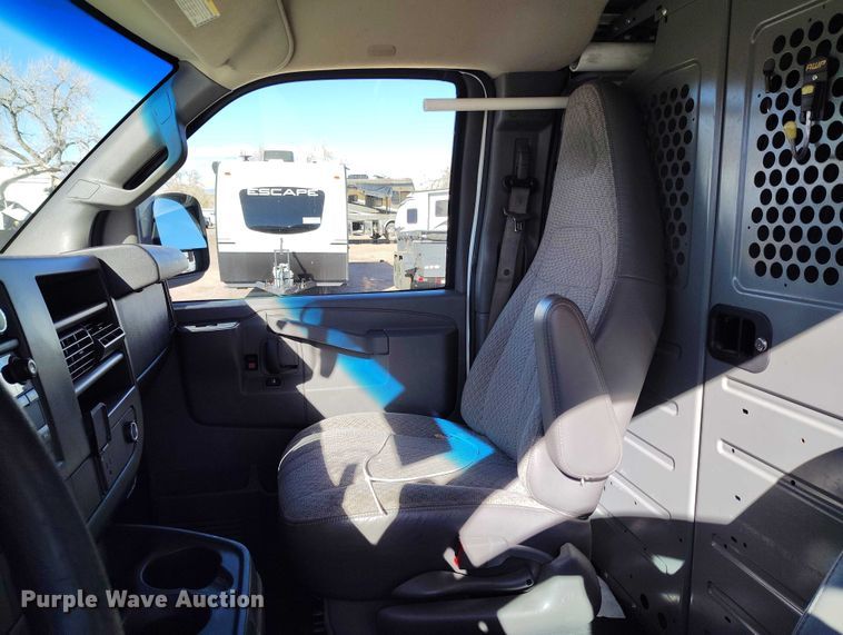 image for item YA1403 2016 Chevrolet Express 2500 van