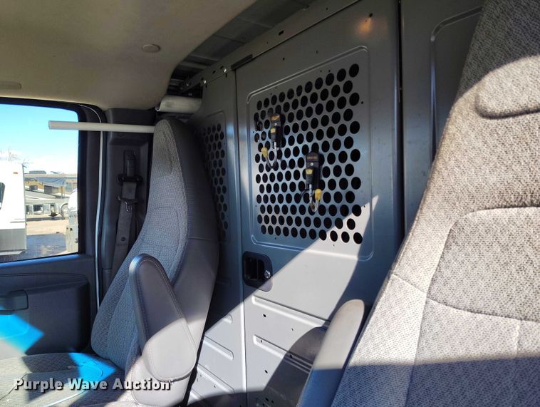 image for item YA1403 2016 Chevrolet Express 2500 van