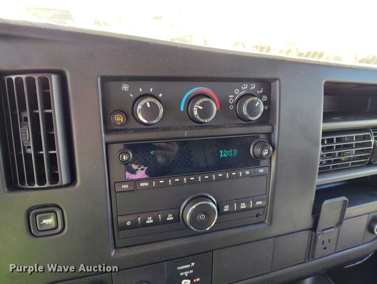 image for item YA1403 2016 Chevrolet Express 2500 van